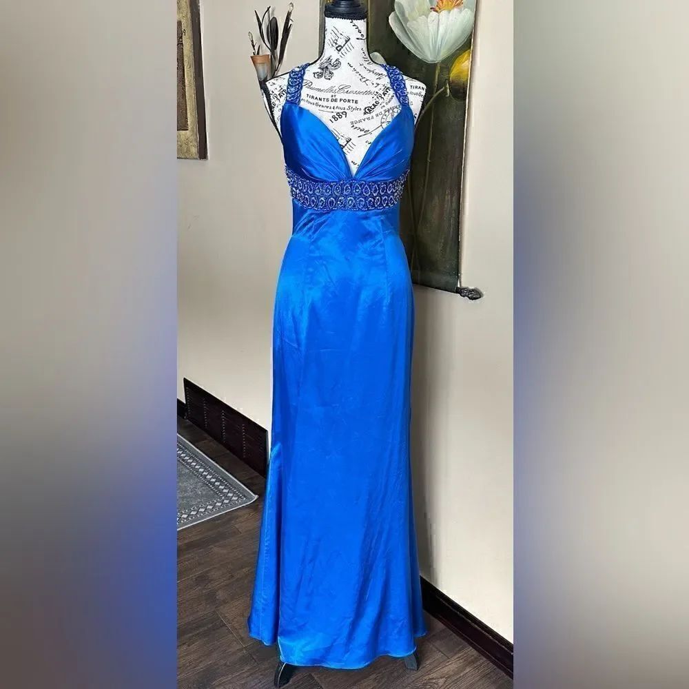 JASZ Couture Stunning Gown. Plunging back crisscross cut glass,And Beads sz6